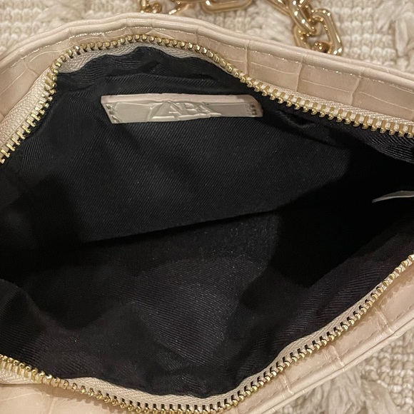 ZARA GOLD CHAIN STRAP ANIMAL EMBOSSED SHOULDER BAG CREAM - Picture 7 of 8